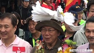 再變裝！柯這回成蔡康永分身