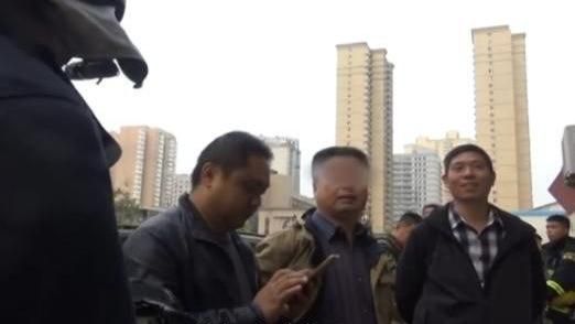 男圍觀火場訕笑　結果發現自己中獎了