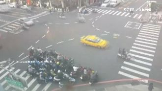 騎士抗待轉繞圈圈　高雄路口塞爆了
