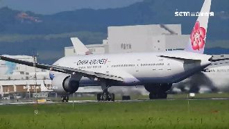 你累了嗎...空少機上值勤睡到打呼