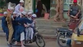 巴基斯坦,摩托車,機車,超載,3貼,違規