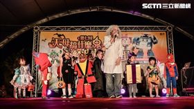 不給糖就搗蛋（Trick-or-treat）！因為流行過節，現在遇到西洋的萬聖節，台灣人也會響應，對於家中有小小孩的家長來說，還會幫孩子盛裝打扮、參加遊行活動等。