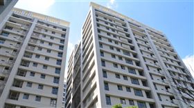 世大運選手村轉社會宅（1）行政院長賴清德23日視察2017台北世大運林口選手村預計轉型的社會住宅，針對社會住宅的適用對象，營建署表示，包括小家庭、單身青年、與經濟社會弱勢等不同族群，規劃1至4房型，預計可以提供3408戶住宅以及82 家商店設施。中央社記者黃旭昇新北攝　106年9月23日