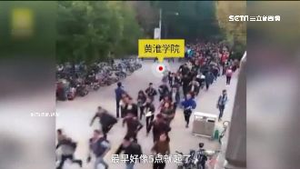 圖書館卡位戰！大學生一秒變「喪屍」