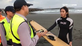 烏石港衝浪遭勸離　表特正妹臭臉質疑
