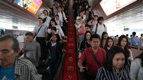 泰國,手扶梯,民眾,衣服
圖/圖／路透社／達志影像