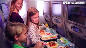 小孩,機艙,阿聯酋航空。（圖／阿聯酋提供）