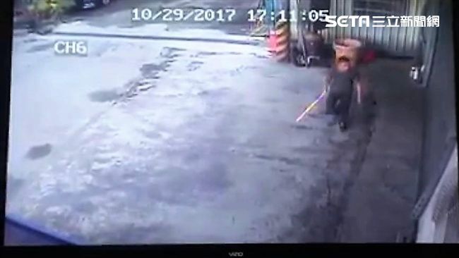 廠房作業太吵惹怨　貨車4輪全遭刺破