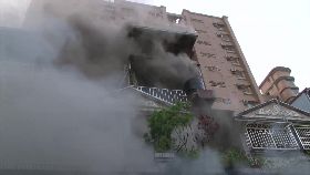 J火警四人困2400