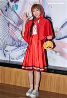 校花女團TUD化身魔女宅即便、白雪公主、小紅帽、美少女戰士、神力女超人等造型，擔任愛心大使呼籲大眾幫助募集小朋友的三餐，讓他們三餐不挨餓。（記者邱榮吉/攝影）