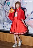 校花女團TUD化身魔女宅即便、白雪公主、小紅帽、美少女戰士、神力女超人等造型，擔任愛心大使呼籲大眾幫助募集小朋友的三餐，讓他們三餐不挨餓。（記者邱榮吉/攝影）