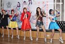 校花女團TUD化身魔女宅即便、白雪公主、小紅帽、美少女戰士、神力女超人等造型，擔任愛心大使呼籲大眾幫助募集小朋友的三餐，讓他們三餐不挨餓。（記者邱榮吉/攝影）