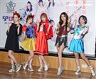 校花女團TUD化身魔女宅即便、白雪公主、小紅帽、美少女戰士、神力女超人等造型，擔任愛心大使呼籲大眾幫助募集小朋友的三餐，讓他們三餐不挨餓。（記者邱榮吉/攝影）