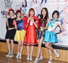 校花女團TUD化身魔女宅即便、白雪公主、小紅帽、美少女戰士、神力女超人等造型，擔任愛心大使呼籲大眾幫助募集小朋友的三餐，讓他們三餐不挨餓。（記者邱榮吉/攝影）
