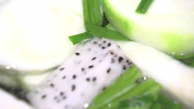 媽媽火龍果入菜　暗黑料理驚呆網友