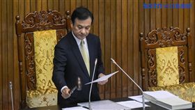 立法院三讀《外國專業人才延攬及僱用法草案》，立法院長蘇嘉全落槌通過。 圖／記者林敬旻攝