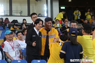 賴神駕到！　與辜仲諒看台灣大賽