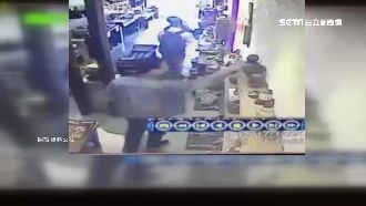 囂張賊偷陶藝品　監視器全都錄