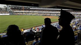 道奇球場維安升級。（圖／美聯社／達志影像）