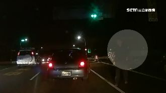 「鞭炮怪客」隨機攻擊　點鞭炮炸車子