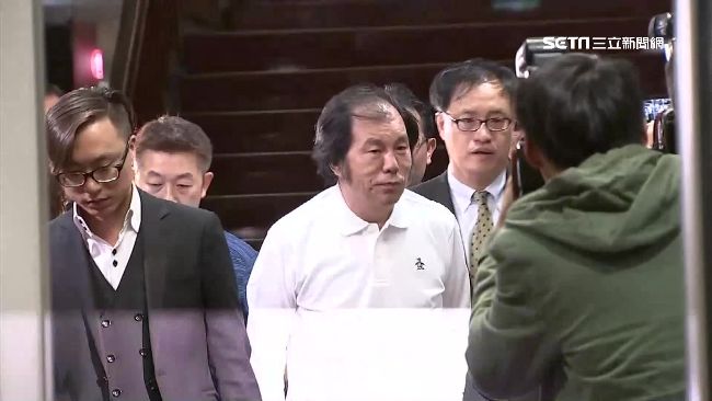 周勝考裝窮！一小時湊出四千萬交保金