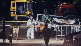 紐約曼哈頓恐攻,皮卡車衝撞釀8死。（圖／美聯社／達志影像）