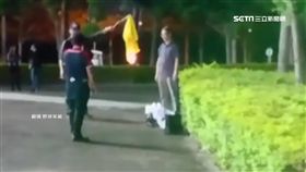 兄弟慘敗！球迷怒燒應援衣　倒戈披桃猿戰袍
SOT