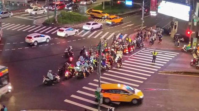 瘋狂待轉遭取締　騎士號召明路過這裡