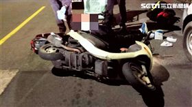 文山一分局李姓教官酒後騎車追撞路旁停放2輛機車，酒測值高達1.44毫克，警方訊後將他依公共危險罪送辦（翻攝畫面）