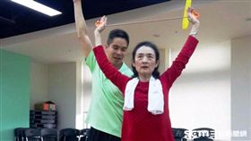 藝人譚艾珍飽受下背痛、腰痛之苦，最近透過皮拉提斯課程訓練核心肌力，疼痛變少也不用再護腰。（圖／台北醫學大學附設醫院提供）