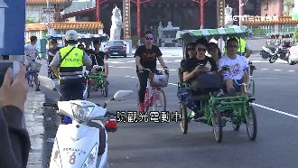 獨／多國遊客逛旗津　闖燈違規吃罰單