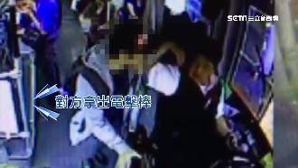 不滿女友搭公車遭撞　男掏電擊棒恐嚇