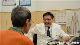 台北慈濟醫院心臟血管外科主任諶大中指出，隨著國人飲食習慣和生活習慣的改變，心臟衰竭的發生率越來越高。（圖／台北慈濟醫院提供）
