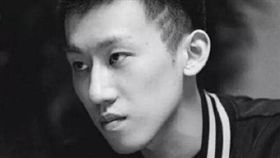 丁偉
http://weibo.com/1323527941/FsL1lsPv8?refer_flag=1001030103_