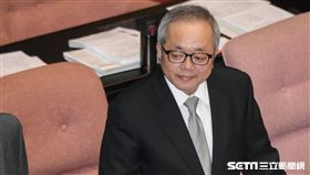 行政院副院長施俊吉接受備詢。 圖／記者林敬旻攝