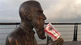 網友發現馬偕銅像又遭人惡搞。（圖／翻攝畫面）