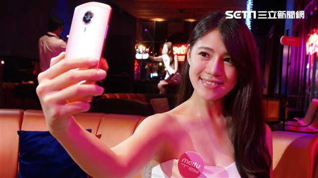 電影級自拍！美圖T8s登台攻女心
