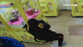 男用奧步夾娃娃　大力金剛臂震出獎品