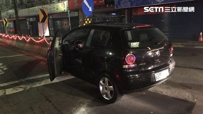 車內點信號彈！男遭押走用這招救了他