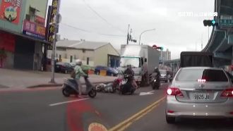 三寶「機車導彈」影片　光看就會痛