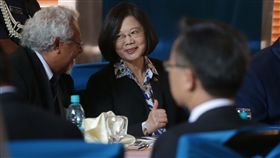 蔡總統出席索羅門國宴（2）總統蔡英文（左2）10月28日展開「永續南島，攜手共好」太平洋友邦之旅，1日晚間抵達此行最後一個訪問國家索羅門群島，蔡總統2日中午出席索羅門國宴。中央社記者裴禛索羅門群島攝  106年11月2日