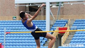 ▲傅兆玄以1公尺89摘全中錦跳高國中男子組金牌。（圖／記者蔡宜瑾攝影）