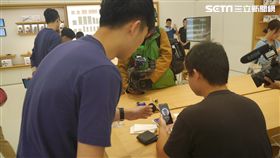 iPhone X 台北101 APPLE　蘋果直營店　葉立斌攝
