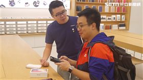 iPhone X 台北101 APPLE　蘋果直營店　葉立斌攝