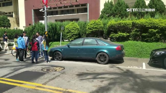 最牛霸王車！　佔車格欠停車費22萬