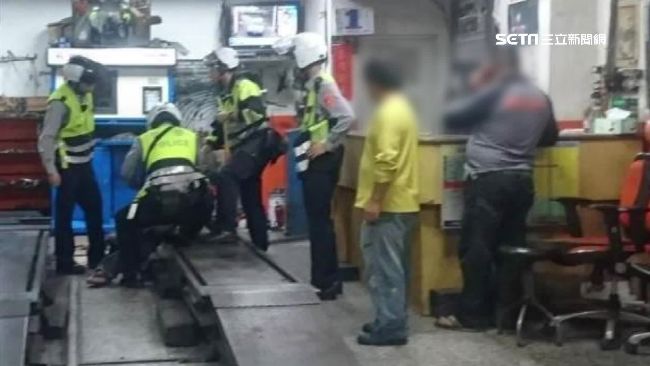 「去問你爸…」取車遭阻　男持鋸砍人