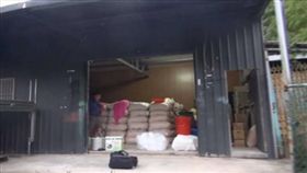 洪男在鄰近公墓的山區設立製毒工廠，並以木屑包做掩護。（法務部調查局新北市調處提供）