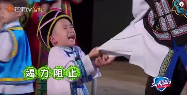 爸爸挑戰鋼火燒龍！小小春哭喊不要去