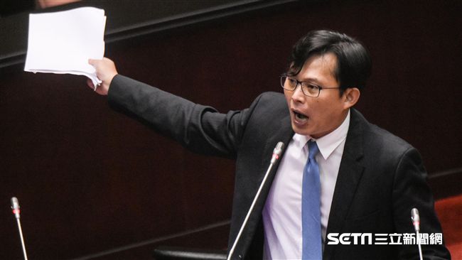 強拍閒置土地　黃國昌：最佳負面教材