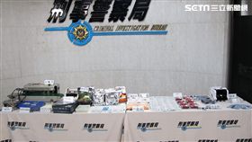 陳嫌在雲林縣的三合院內設置毒咖啡包工廠，再交由楊嫌在桃園地區的酒店販售，警方先後逮獲陳、楊2人，訊後依槍砲及毒品罪送辦（翻攝畫面）